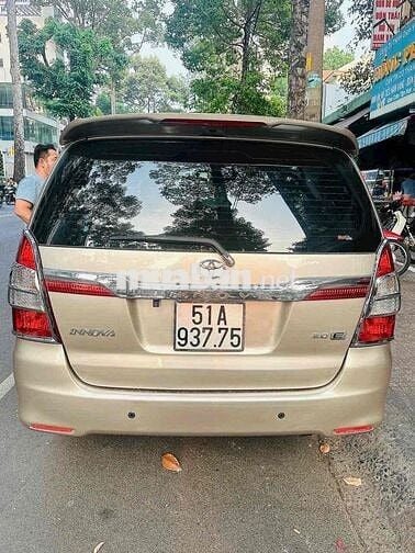 Toyota Innova 2014 E - 100000 km