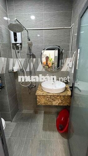 CHO THUÊ CHDV 2PN CỬA SỔ LỚN CAO CẤP- THANG MÁY NGAY BÙI VIỆN QUẬN 1