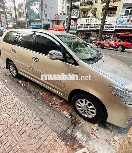 Toyota Innova 2014 E - 100000 km