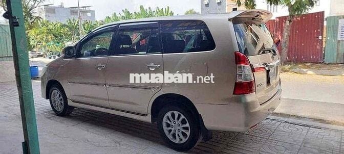Toyota Innova 2014 E - 100000 km