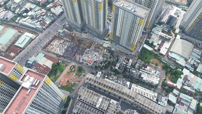 Nhà phố SHR 4 tầng, vừa ở vừa kinh doanh ngay dưới chân 8000 căn hộ