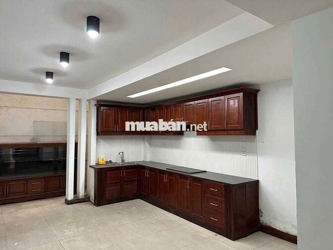 Nhà mặt tiền Kinh doanh 4x20. 4 Tấm khu Tên lửa Giá 20 Tr
