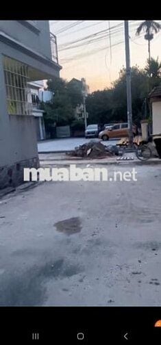 51m có sẵn cả nhà đườnh lại Ô tô tránh, có cả sân đỗ ô tô cạnh nhà