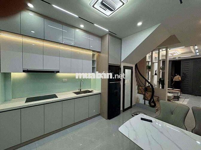 SIÊU PHẨM! VIP CẦU GIẤY, Ô TÔ GẦN, 2 THOÁNG, Ở SƯỚNG, TIỆN ÍCH ĐẦY ĐỦ