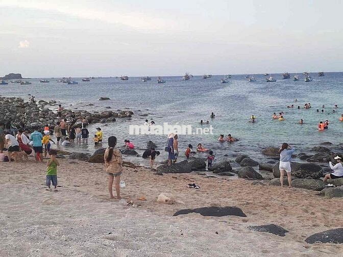 Cho thuê nhà view biển rộng đón bình minh sớm nhất VN