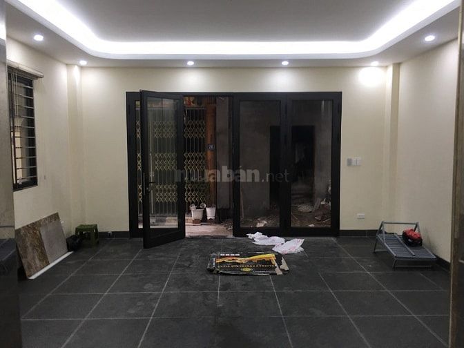 Cho thuê nhà mới tinh Võ Chí Công: 50m2, 6 tầng, thang máy, 25tr