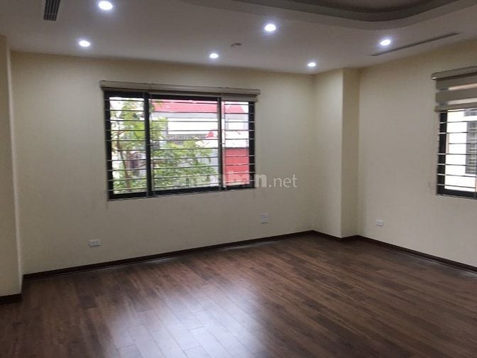 Cho thuê nhà mới tinh Võ Chí Công: 50m2, 6 tầng, thang máy, 25tr