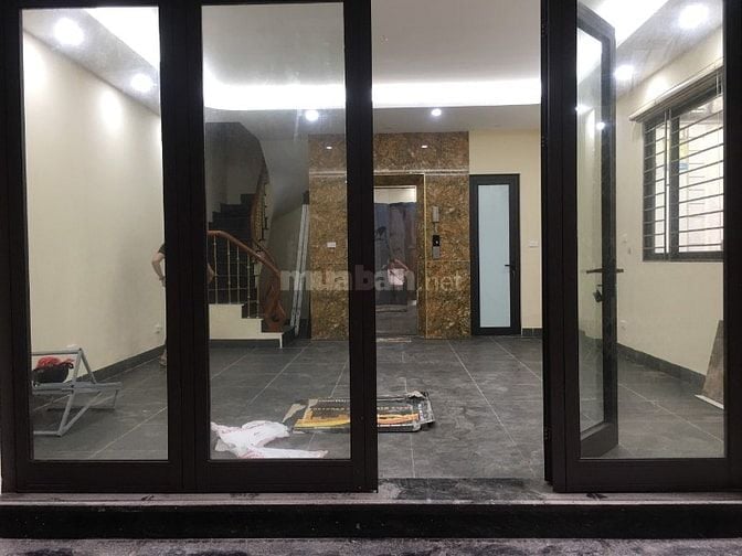 Cho thuê nhà mới tinh Võ Chí Công: 50m2, 6 tầng, thang máy, 25tr