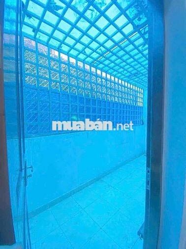 CHO THUÊ CĂN HỘ 1 PHÒNG NGỦ – RỘNG 100m² – Trong toà nhà dịch vụ do cô