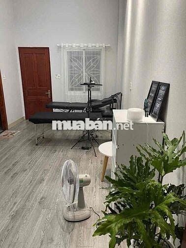 CHO THUÊ CĂN HỘ 1 PHÒNG NGỦ – RỘNG 100m² – Trong toà nhà dịch vụ do cô