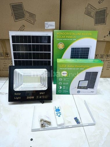 Muốn mua đèn năng lượng mặt trời 200w, 400w