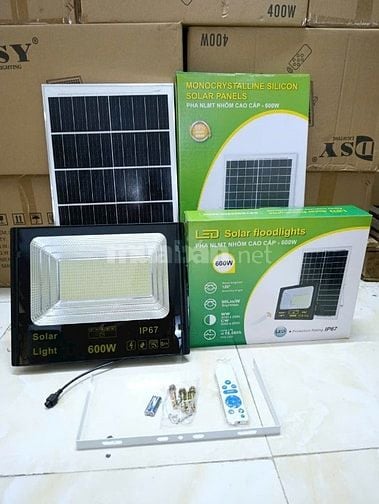 Muốn mua đèn năng lượng mặt trời 200w, 400w