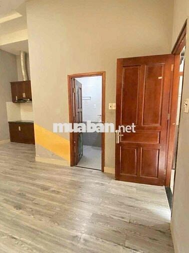 CHO THUÊ CĂN HỘ 1 PHÒNG NGỦ – RỘNG 100m² – Trong toà nhà dịch vụ do cô