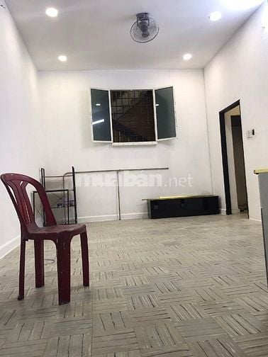 Cho thuê nhà riêng Q5, chân cầu Chà Và, diện tích 50 m2, 1 gác, 3,9tr