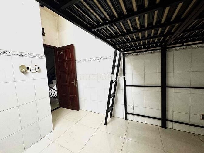 Phòng có gác , nội thất đầy đủ , giá rẻ