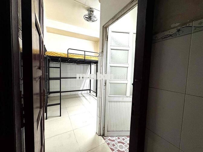 Phòng có gác , nội thất đầy đủ , giá rẻ