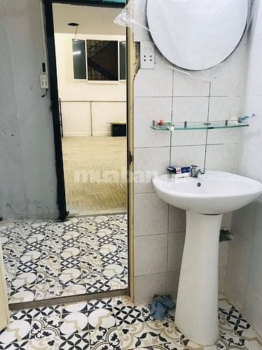 Cho thuê nhà riêng Q5, chân cầu Chà Và, diện tích 50 m2, 1 gác, 3,9tr