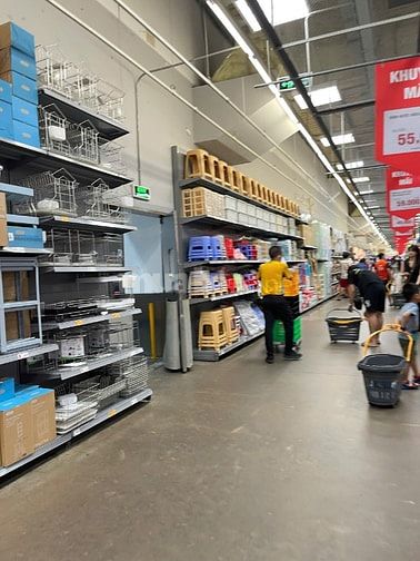 Cần 3 Chị Tạp Vụ, Vệ Sinh Quầy Hàng Lương Ổn Định Và Lâu Dài