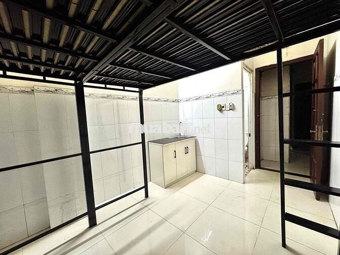 Phòng có gác , nội thất đầy đủ , giá rẻ