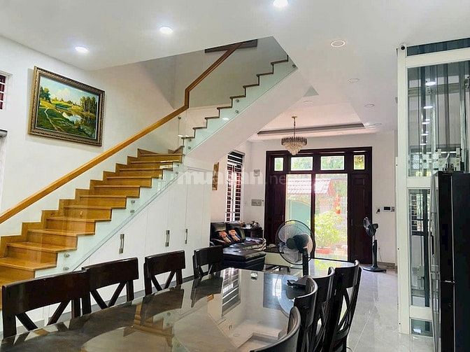 Bán biệt thự Ngô Quang Huy, Thảo Điền, 201m² đất, 1 trệt 2 lầu