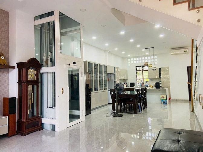 Bán biệt thự Ngô Quang Huy, Thảo Điền, 201m² đất, 1 trệt 2 lầu