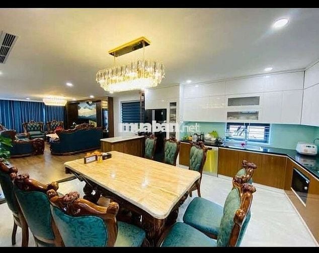 Tôi cần bán nhà Giải Phóng 9tầng thang máy full nội thất cao cấp .