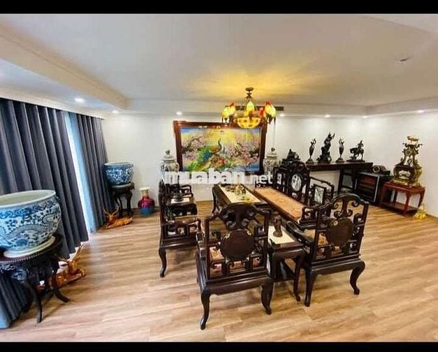 Tôi cần bán nhà Giải Phóng 9tầng thang máy full nội thất cao cấp .