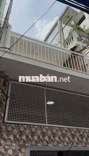Cho thuê nhà 4,5x18 Trệt 1 Lầu Trống Suốt Quận 1