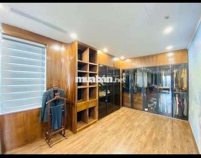 Tôi cần bán nhà Giải Phóng 9tầng thang máy full nội thất cao cấp .