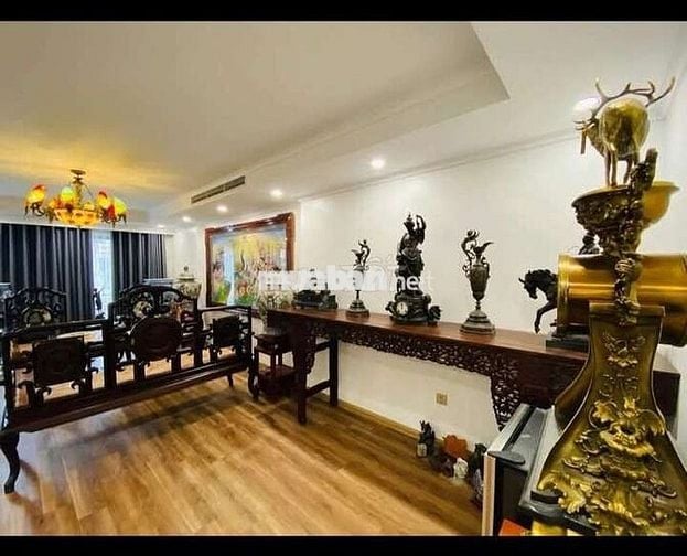 Tôi cần bán nhà Giải Phóng 9tầng thang máy full nội thất cao cấp .