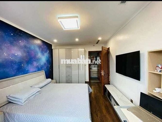 Tôi cần bán nhà Giải Phóng 9tầng thang máy full nội thất cao cấp .