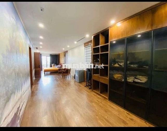 Tôi cần bán nhà Giải Phóng 9tầng thang máy full nội thất cao cấp .