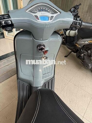 Cần bán vespa prima xám xi măng đời 2016 giá tốt.