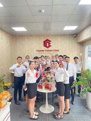 Cần gấp 3 bạn bán hàng, hành chính, lương 9tr, đi làm ngay, quận 10.