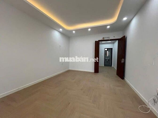 Bạn e đang cần bán nhà 5t,52m tại Mỗ Lao,vài bước ra phố chỉ nhỉnh 11t