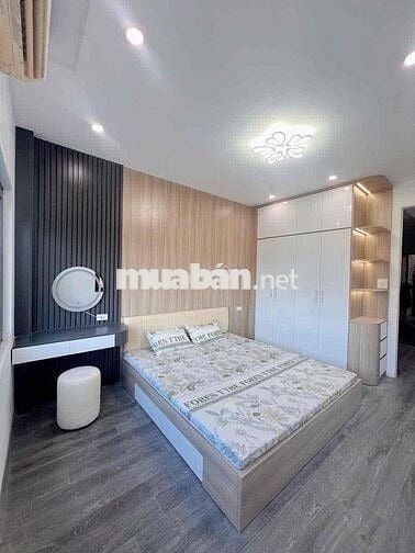 Nguyễn Huy Tưởng 130 m2  sổ đỏ tập thể 3 ngủ đẹp lô góc ô tô tải tránh