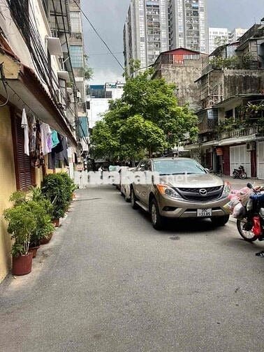 Nguyễn Huy Tưởng 130 m2  sổ đỏ tập thể 3 ngủ đẹp lô góc ô tô tải tránh