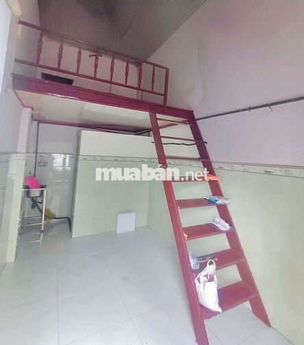 Phòng trệt mặt tiền đầu hẻm ôtô đỗ cửa, 2,5m×4,5m, trần cao, gác rộng