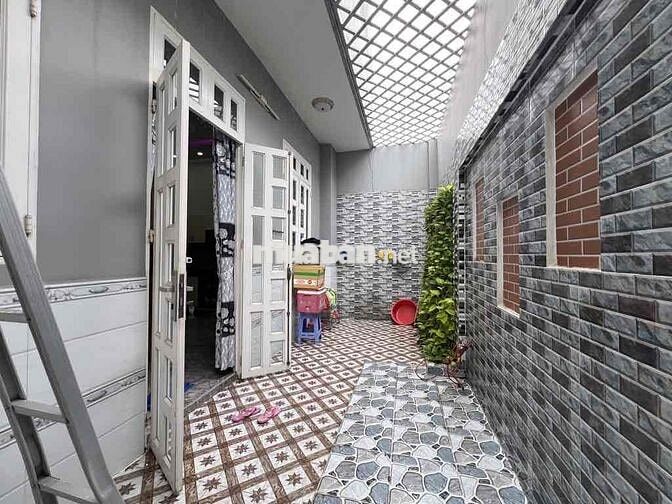 BIỆT THỰ 3 TẦNG – MẶT TIỀN VỊ TRÍ VIP NGAY METRO Q12, CHỦ GẤP BÁN