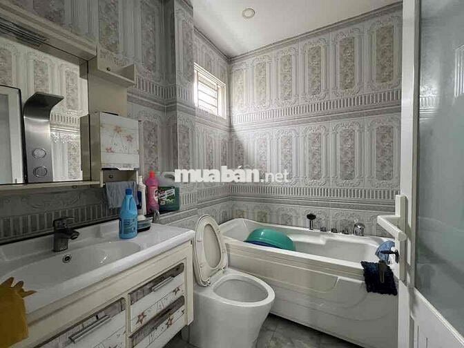 BIỆT THỰ 3 TẦNG – MẶT TIỀN VỊ TRÍ VIP NGAY METRO Q12, CHỦ GẤP BÁN