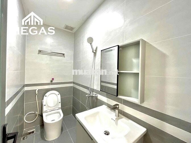 Căn Hộ STUDIO Ban Công - Full Nội Thất Siêu Thoáng Ngay Quận 1