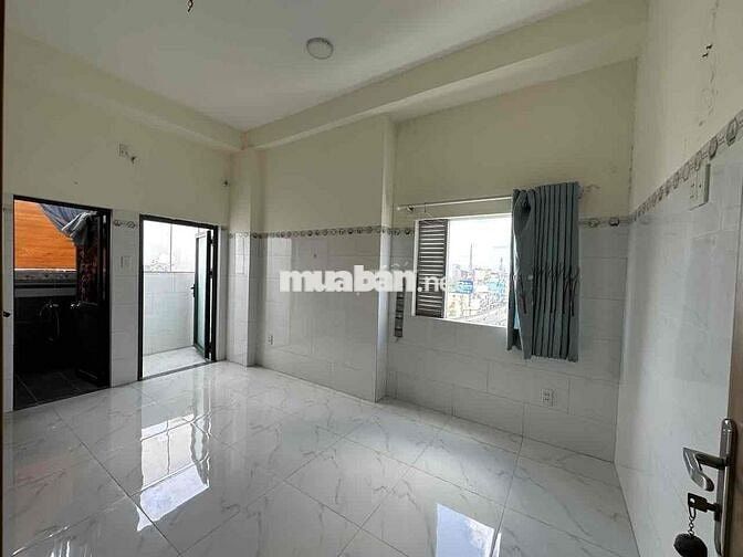 Phòng ban công máy lạnh free 2 xe 3tr8
