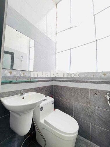Phòng ban công máy lạnh free 2 xe 3tr8