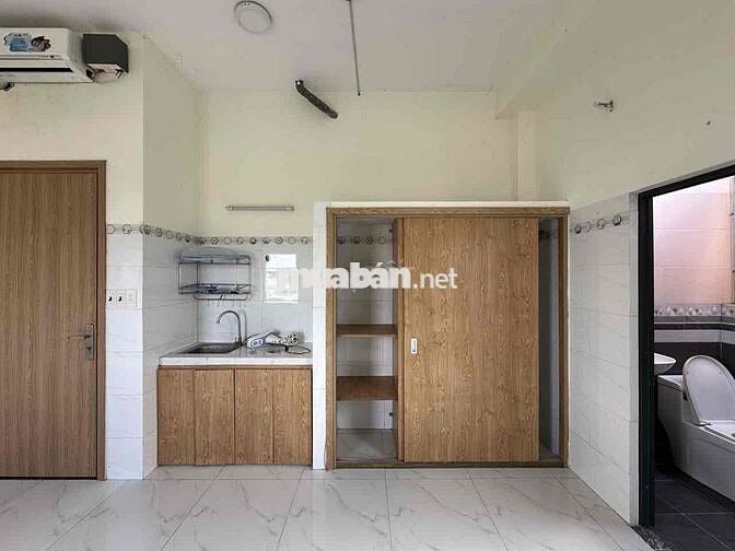 Phòng ban công máy lạnh free 2 xe 3tr8