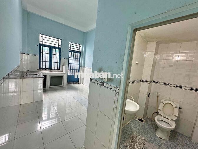 Nhà Nguyên Căn 2 phòng ngủ, 2wc mặt tiền hẻm xe hơi