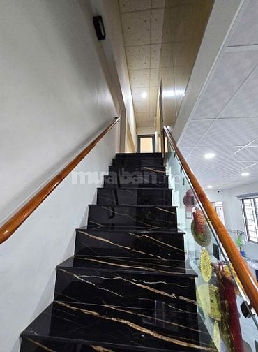 Bán nhà góc 2 mặt hẻm rộng 3m Nguyễn Văn Nguyễn thông Hoàng Sa, Quận 1