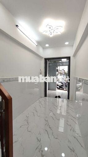 BÌNH TIÊN Q6- NHÀ NHỎ 21M2 HẺM XE HƠI TẬN CỬA