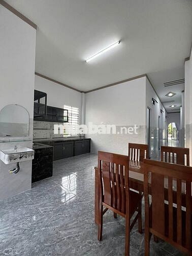 CHỦ THANH LÝ NHÀ CẤP 4 - GẦN NGAY CHỢ CẦU XÁNG BÌNH CHÁNH