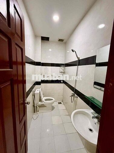 nhà 4,5x12m trệt 2 lầu 3 phòng ngủ 2wc, gần eon Tân Phú hẻm xe hơi