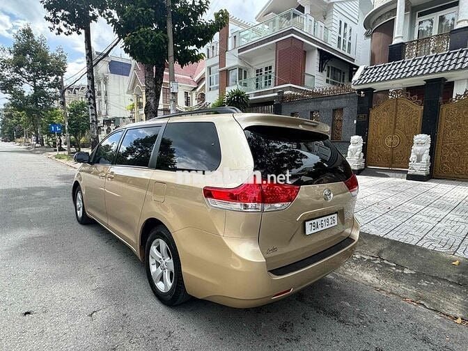Toyota Sienna 2010 bản LE 2 cửa điện - 80000 km